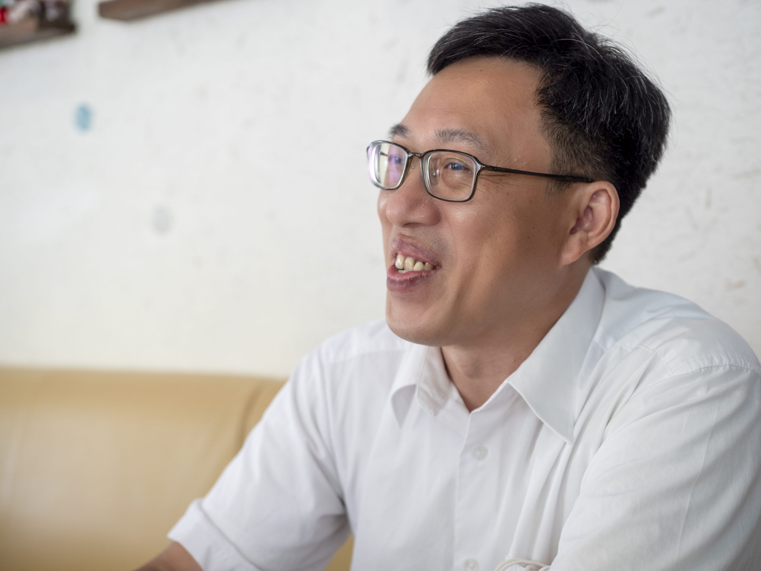 林明德講述自己參加顯微攝影競賽的契機